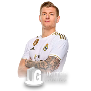 61JL football player scoring goal